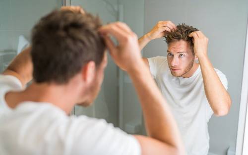 Psoriasis del cuero cabelludo: síntomas, causas y tratamientos