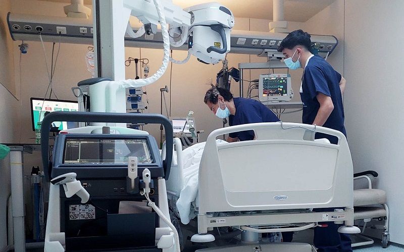 Uso del equipo portátil de radiología digital dinámica en la UCI