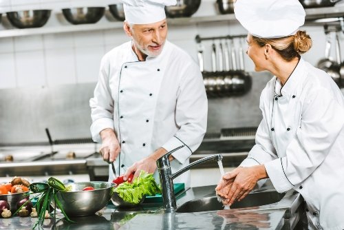 Cocineros en un restaurante