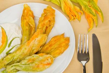 Flores de calabacín fritas