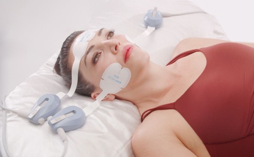 Dispositivo EMFACE para rejuvenecer el rostro