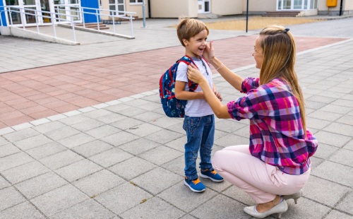 Mochila escolar: elige bien y cuida su espalda