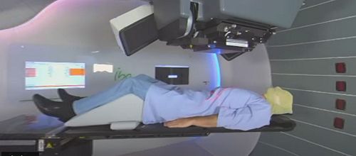 Protonterapia o terapia de protones para tratar el cáncer