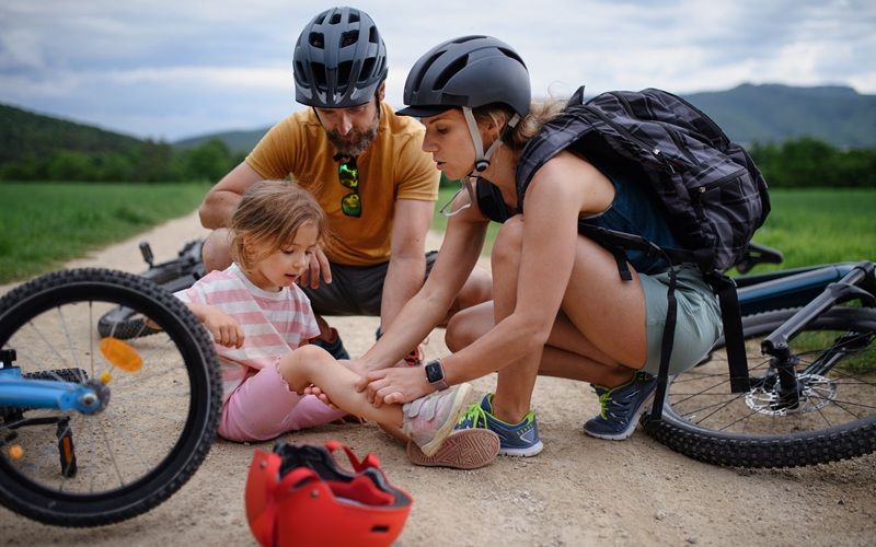 Consejos para curar picaduras, heridas y mordeduras en niños