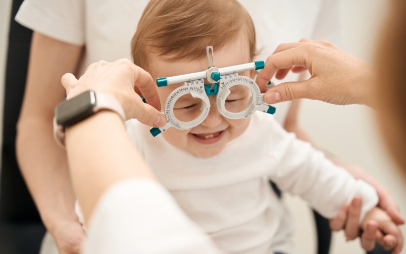 Miopía infantil y pantallas: por qué cada vez aparece antes